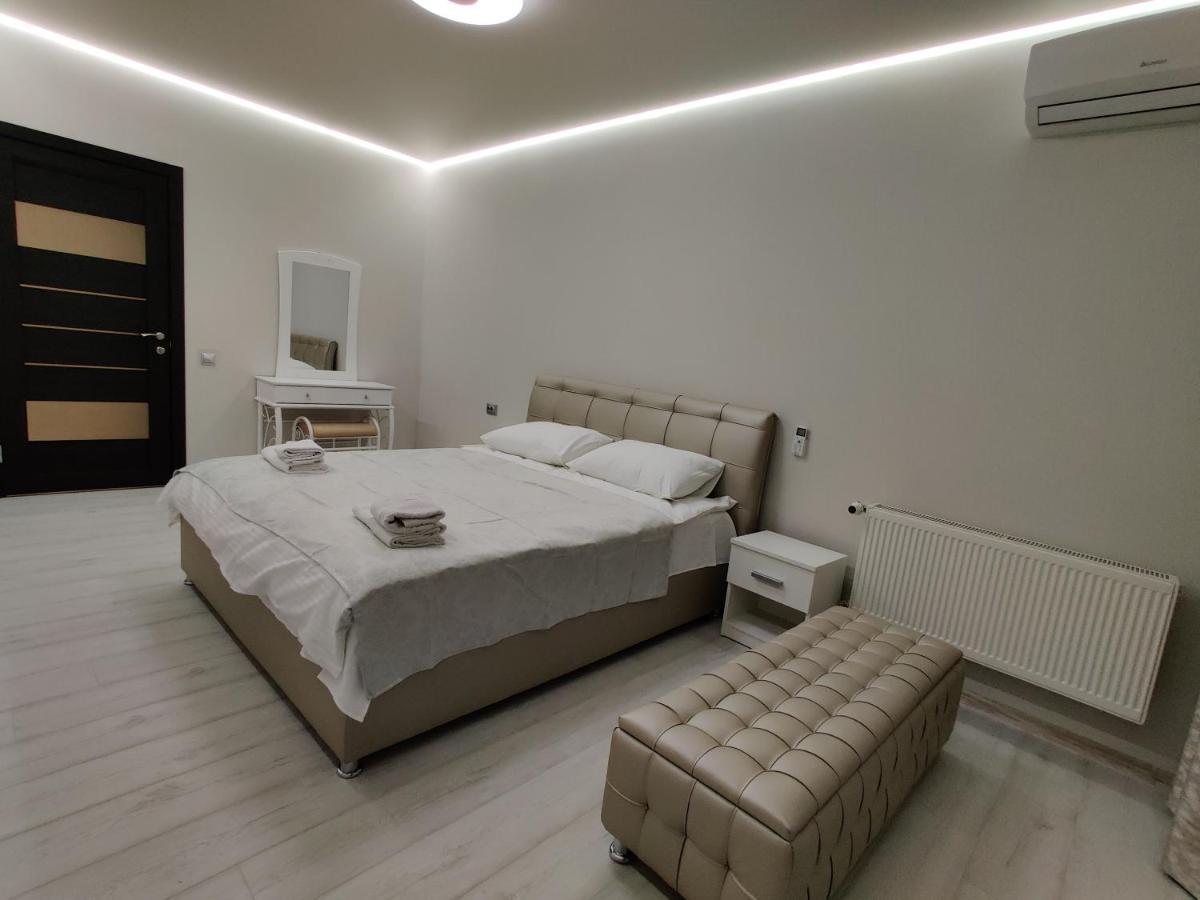 Apartamento Yarovytsya Vip In The Center Lutsʼk Exterior foto