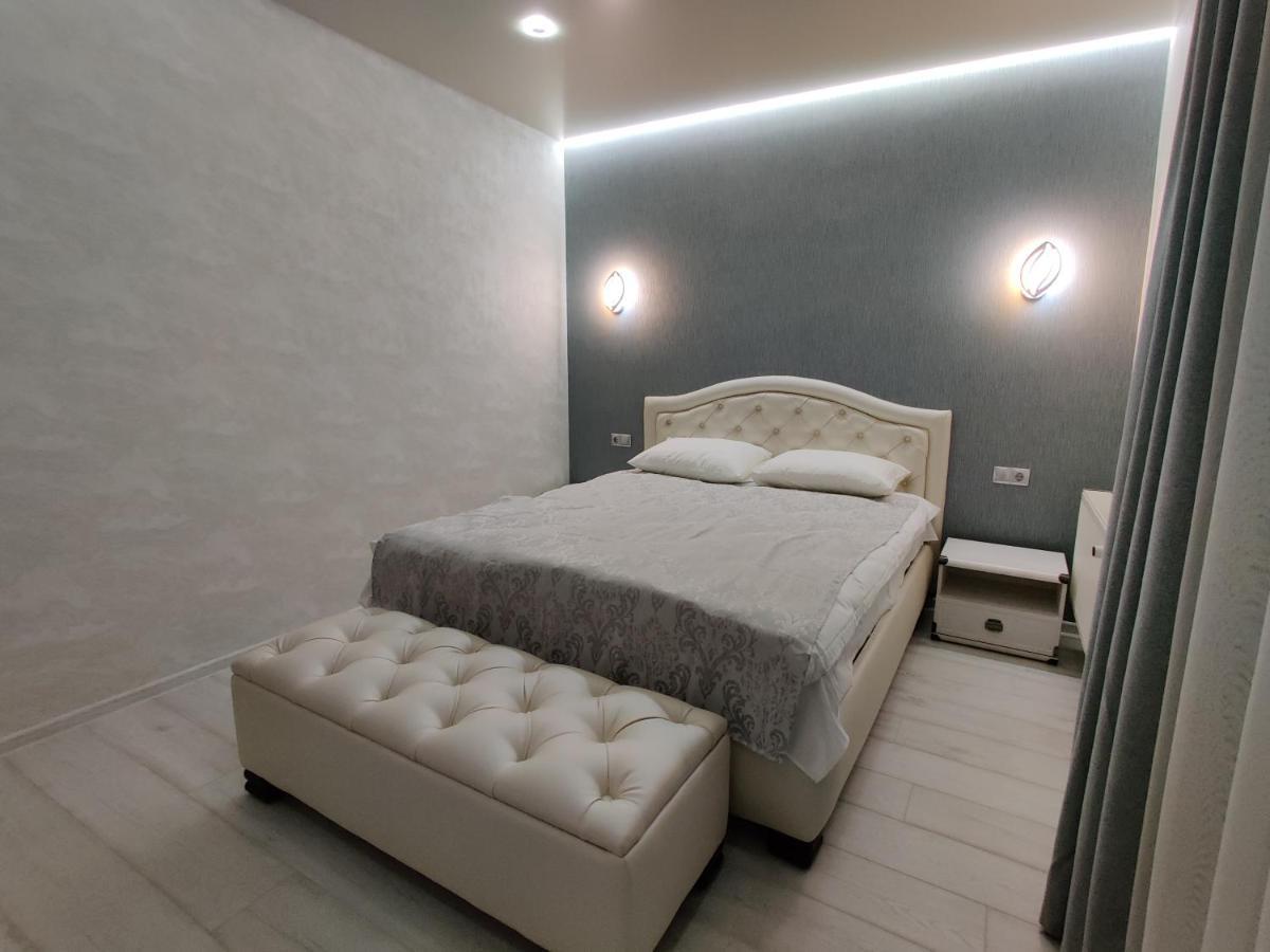 Apartamento Yarovytsya Vip In The Center Lutsʼk Exterior foto